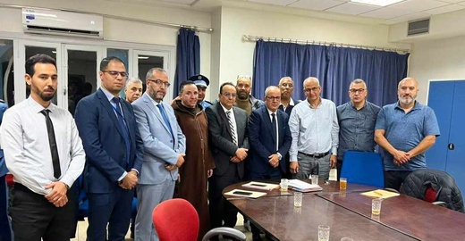 الجمارك تجتمع بمهنيي النقل الدولي لمناقشة حركة التصدير والاستيراد وتحسين ظروف العمل بميناء بني انصار الجمارك تجتمع بمهنيي النقل الدولي لمناقشة حركة التصدير والاستيراد وتحسين ظروف العمل بميناء بني انصار