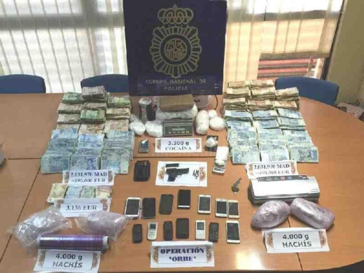 تفكيك عصابة من عشرة افراد ضُبط بحوزتها مخدرات و مسدس و190 الف يورو بمليلة المحتلة تفكيك عصابة من عشرة افراد ضُبط بحوزتها مخدرات و مسدس و190 الف يورو بمليلة المحتلة