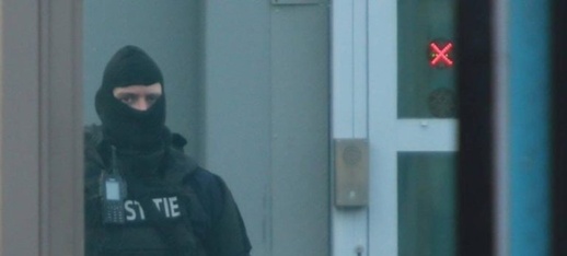 توقيف الإبن الثاني لقائد شبكة "موكرو مافيا" بالإمارات توقيف الإبن الثاني لقائد شبكة "موكرو مافيا" بالإمارات