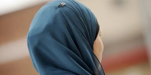 محجبة من ذوي الهمم تتعرض لهجوم عنصري بمتجر فرنسي معروف محجبة من ذوي الهمم تتعرض لهجوم عنصري بمتجر فرنسي معروف