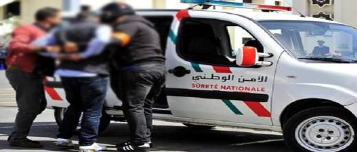 توقيف ثلاثة عناصر من القوات العمومية بتهمة الاختطاف والسرقة توقيف ثلاثة عناصر من القوات العمومية بتهمة الاختطاف والسرقة