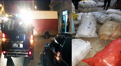 حجز أطنان من الملابس المهربة على متن سيارة نفعية بمدينة بني نصار حجز أطنان من الملابس المهربة على متن سيارة نفعية بمدينة بني نصار