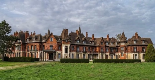 بثمن 180 مليون أورو.. قصر الملك الراحل الحسن الثاني بفرنسا يعرض للبيع بثمن 180 مليون أورو.. قصر الملك الراحل الحسن الثاني بفرنسا يعرض للبيع