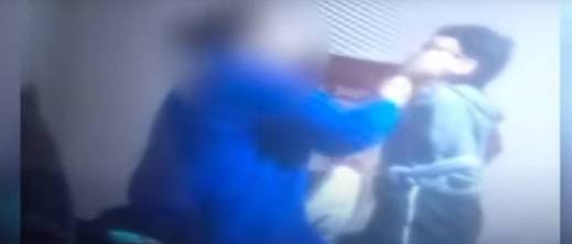 حكم بالحبس في حق مربية عنفت طفلا مصابا بنقص النمو والتوحد حكم بالحبس في حق مربية عنفت طفلا مصابا بنقص النمو والتوحد