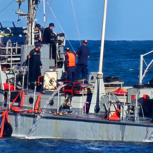 عطب في دورية بحرية مغربية يؤدي إلى جنوحها بالقرب من مليلية عطب في دورية بحرية مغربية يؤدي إلى جنوحها بالقرب من مليلية