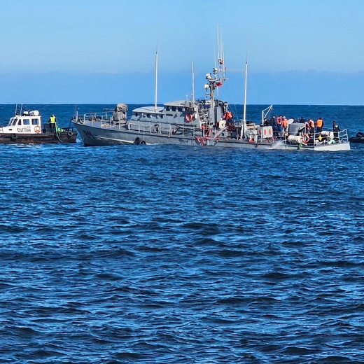 عطب في دورية بحرية مغربية يؤدي إلى جنوحها بالقرب من مليلية عطب في دورية بحرية مغربية يؤدي إلى جنوحها بالقرب من مليلية