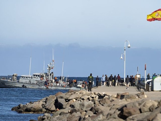 عطب في دورية بحرية مغربية يؤدي إلى جنوحها بالقرب من مليلية عطب في دورية بحرية مغربية يؤدي إلى جنوحها بالقرب من مليلية