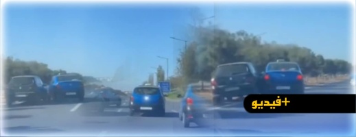 اعتقال سائقي 3 سيارات أجرة بعد مطاردة جنونية لسيارة نقل عبر التطبيقات اعتقال سائقي 3 سيارات أجرة بعد مطاردة جنونية لسيارة نقل عبر التطبيقات