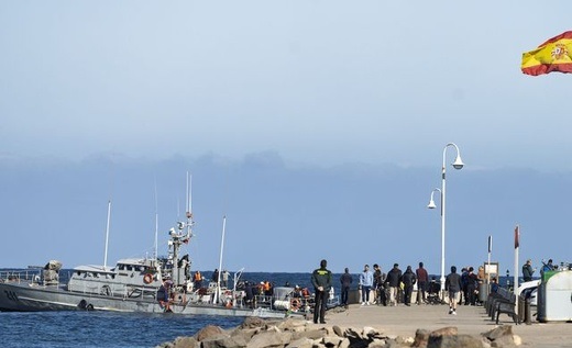 المغرب يرفض المساعدة الإسبانية في إنقاذ الزورق المغرب يرفض المساعدة الإسبانية في إنقاذ الزورق