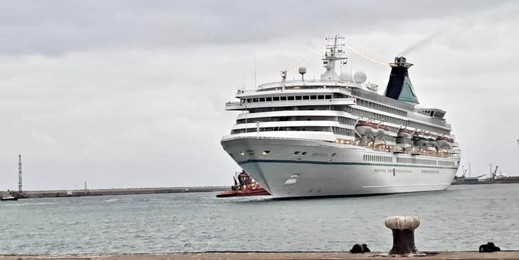 بسبب منافسة ميناء الناظور.. مسؤولو مليلية يحتجون على حكومة مدريد بسبب منافسة ميناء الناظور.. مسؤولو مليلية يحتجون على حكومة مدريد