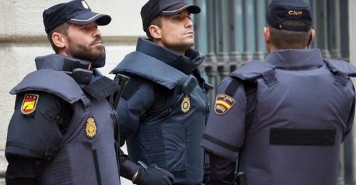 إسبانيا.. إيقاف قاصرين مغاربة كانوا يعتزمون تنفيذ اعتداء إرهابي ليلة رأس السنة إسبانيا.. إيقاف قاصرين مغاربة كانوا يعتزمون تنفيذ اعتداء إرهابي ليلة رأس السنة