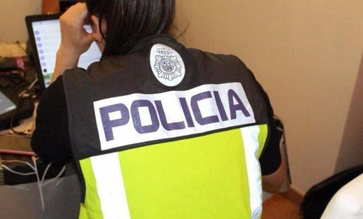 تزوير وثائق للحصول على تصاريح إقامة.. توقيف 13 مغربيا بإشبيلية تزوير وثائق للحصول على تصاريح إقامة.. توقيف 13 مغربيا بإشبيلية