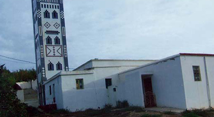 رئيس جمعية ايت بوزيان: هدم مسجد القرية تم بموافقة الساكنة واعادة بناءه استوجبه تآكل جدرانه
