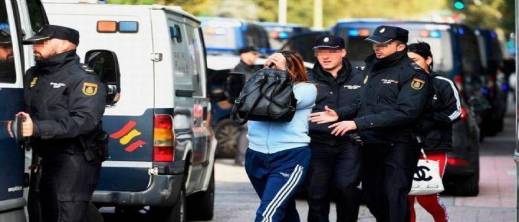 تفكيك شبكة للتزوير والنصب بإسبانيا تضم شابة من زايو تفكيك شبكة للتزوير والنصب بإسبانيا تضم شابة من زايو