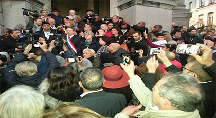 من بينهم ريفيون.. ساكنة حي مولنبيك ببروكسيل في وقفة إحتجاجية ضد الإرهاب من بينهم ريفيون.. ساكنة حي مولنبيك ببروكسيل في وقفة إحتجاجية ضد الإرهاب