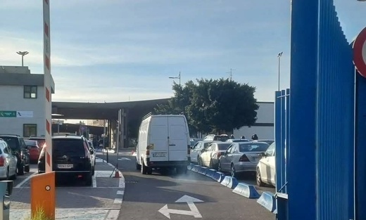 هذه حقيقة دخول أول شاحنة محملة بالسلع من مليلية إلى الناظور هذه حقيقة دخول أول شاحنة محملة بالسلع من مليلية إلى الناظور