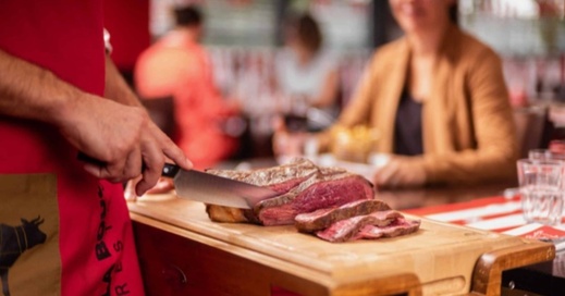 فرنسا.. إغلاق محل جزارة يبيع لحم الخنزير للمسلمين ويدعي أنه حلال فرنسا.. إغلاق محل جزارة يبيع لحم الخنزير للمسلمين ويدعي أنه حلال