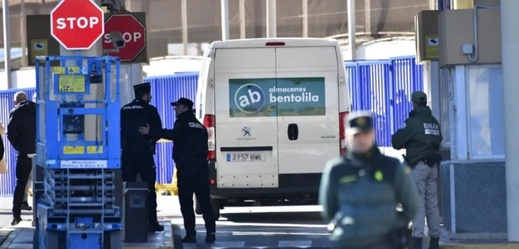 فوكس المتطرف يدعو رجال أعمال ميليلة للاحتجاج ضد إغلاق الجمارك فوكس المتطرف يدعو رجال أعمال ميليلة للاحتجاج ضد إغلاق الجمارك