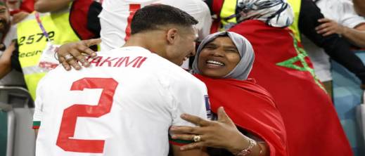 أشرف حكيمي يوضح حقيقة وضع أملاكه باسم والدته أشرف حكيمي يوضح حقيقة وضع أملاكه باسم والدته