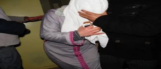 النيابة العامة تتابع أم لثلاثة أطفال وعشيقها في حالة اعتقال بتهم الفساد والخيانة الزوجية النيابة العامة تتابع أم لثلاثة أطفال وعشيقها في حالة اعتقال بتهم الفساد والخيانة الزوجية