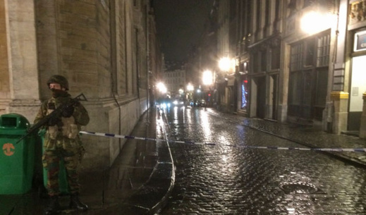 بالفيديو.. الشرطة البلجيكية تعتقل 21 شخص ببروكسل وتفشل في إلقاء القبض على صلاح عبد السلام بالفيديو.. الشرطة البلجيكية تعتقل 21 شخص ببروكسل وتفشل في إلقاء القبض على صلاح عبد السلام