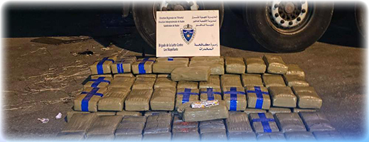 جمارك ميناء بني أنصار تحبط محاولة تهريب كمية من مخدر الشيرا على متن سيارة فرنسية جمارك ميناء بني أنصار تحبط محاولة تهريب كمية من مخدر الشيرا على متن سيارة فرنسية