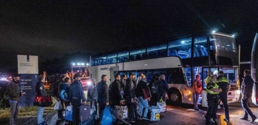 ارتفاع عدد المهاجرين المغاربة المرحلين من هولندا ارتفاع عدد المهاجرين المغاربة المرحلين من هولندا