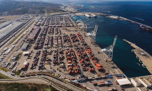 طنجة المتوسط يعزز ريادته في البحر الأبيض المتوسط ويتخطى حاجز 10 ملايين حاوية خلال سنة 2024 طنجة المتوسط يعزز ريادته في البحر الأبيض المتوسط ويتخطى حاجز 10 ملايين حاوية خلال سنة 2024