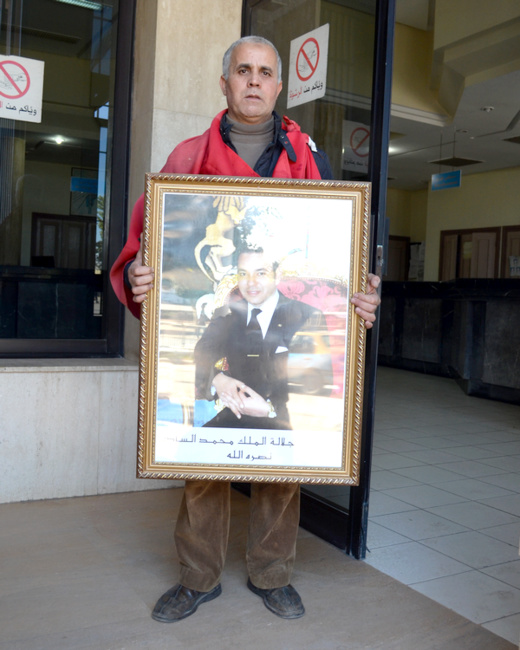 مستخدم بالمكتب الوطني للكهرباء يدخل في اعتصام مفتوح بمقر الوكالة بالحسيمة مستخدم بالمكتب الوطني للكهرباء يدخل في اعتصام مفتوح بمقر الوكالة بالحسيمة