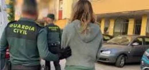 إسبانيا.. توقيف 3 مغاربة حاولوا تهريب حواسيب مسروقة إلى المغرب إسبانيا.. توقيف 3 مغاربة حاولوا تهريب حواسيب مسروقة إلى المغرب