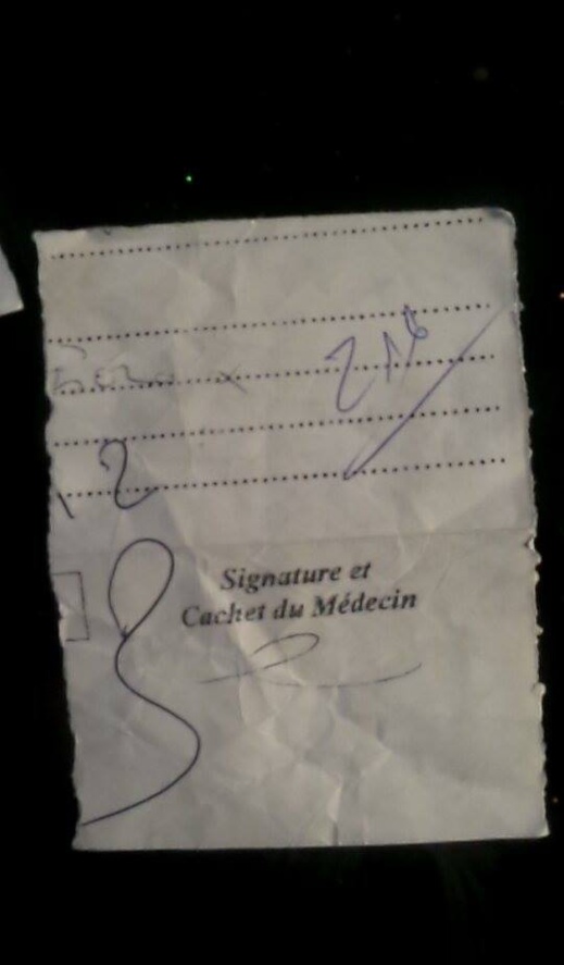 فضيحة.. الوصفات الطبية تكتب في أوراق عادية بالمستشفى الحسني بالناظور فضيحة.. الوصفات الطبية تكتب في أوراق عادية بالمستشفى الحسني بالناظور