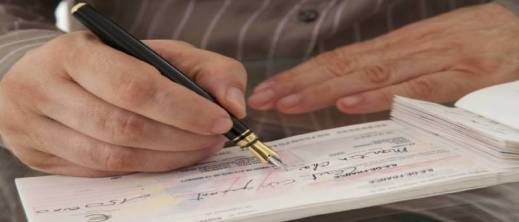 مواطن يبتلع شيكا بقيمة 40 مليون سنتيم خلال جلسة بالمحكمة مواطن يبتلع شيكا بقيمة 40 مليون سنتيم خلال جلسة بالمحكمة