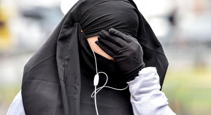 أوروبي أكثر منهم.. إعتقال ناظوري إعتدى على سيدة في مليلية لأنها ترتدي الحجاب واللباس الاسلامي أوروبي أكثر منهم.. إعتقال ناظوري إعتدى على سيدة في مليلية لأنها ترتدي الحجاب واللباس الاسلامي