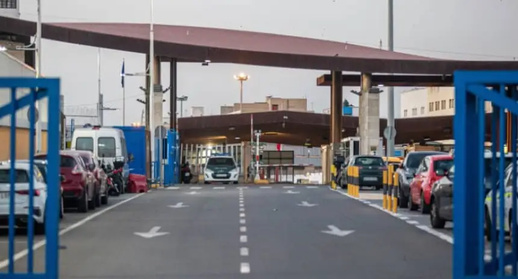 مليلية تنجز نقطة تفتيش في الميناء لاستقبال الأسماك والخضر والفواكه من الناظور مليلية تنجز نقطة تفتيش في الميناء لاستقبال الأسماك والخضر والفواكه من الناظور