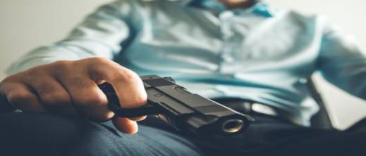 موظف سجن ينهي حياته باستخدام سلاحه الوظيفي أثناء مهمة موظف سجن ينهي حياته باستخدام سلاحه الوظيفي أثناء مهمة