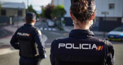 توقيف مغربية استغلت بناتها القاصرات لتهريب المخدرات إلى إسبانيا توقيف مغربية استغلت بناتها القاصرات لتهريب المخدرات إلى إسبانيا