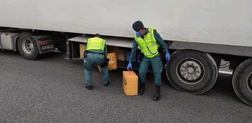 انطلقت من المغرب.. ضبط شاحنة محملة بأزيد من 280 كلغ من الشيرا بإسبانيا انطلقت من المغرب.. ضبط شاحنة محملة بأزيد من 280 كلغ من الشيرا بإسبانيا