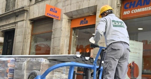 إسبانيا تقلص ساعات العمل الأسبوعية دون تحفيض الأجور إسبانيا تقلص ساعات العمل الأسبوعية دون تحفيض الأجور