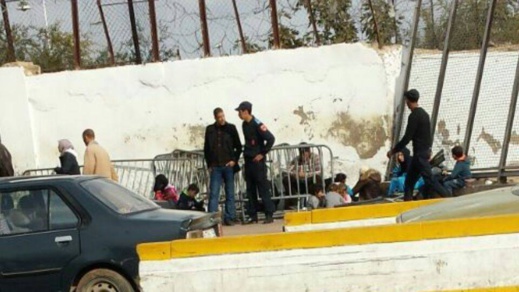 غريب.. سوريون يحتجون من أجل مغادرة مليلية والعيش بالناظور غريب.. سوريون يحتجون من أجل مغادرة مليلية والعيش بالناظور