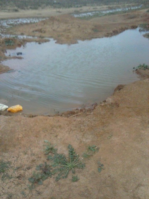 ثقب في القناة الناقلة للمياه الشروب الى إقليم الدريوش يضيع المئات المكعبة من الماء الشروب يوميا ثقب في القناة الناقلة للمياه الشروب الى إقليم الدريوش يضيع المئات المكعبة من الماء الشروب يوميا