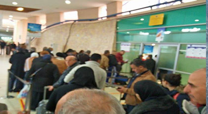 بالصور.. بطء "الإجراءات" يكدِّس عشرات الركاب بمطار العروي -الناظور بالصور.. بطء "الإجراءات" يكدِّس عشرات الركاب بمطار العروي -الناظور
