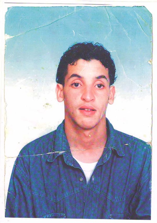 عائلة بن لمعدر تبحث عن إبنها عبد الكريم المختفي عائلة بن لمعدر تبحث عن إبنها عبد الكريم المختفي