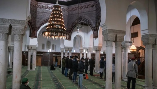 فرنسا تحدث إصلاحات جديدة لتنظيم الأئمة فرنسا تحدث إصلاحات جديدة لتنظيم الأئمة