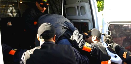 اعتقال عشريني متهم بقتل خطيبته بعد أشهر من الفرار اعتقال عشريني متهم بقتل خطيبته بعد أشهر من الفرار