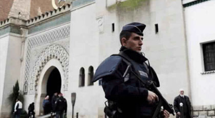 تقارير إخبارية: فرنسا إستغلت حالة الطوارئ لغلق عدد كبير من المساجد وإعتقال المئات من المواطنين‎