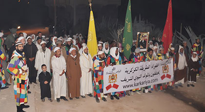 بالفيديو.. هكذا تحتفل الزاوية الكركرية بالناظور بعيد المولد النبوي بالفيديو.. هكذا تحتفل الزاوية الكركرية بالناظور بعيد المولد النبوي