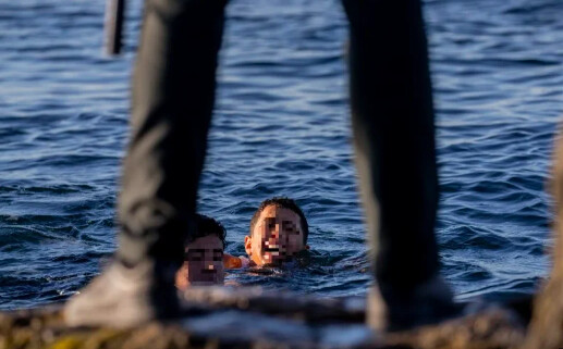 موهبة ناظورية في كرة القدم يغامر بالهجرة سباحة إلى مليلية بحثًا عن حلم الاحتراف موهبة ناظورية في كرة القدم يغامر بالهجرة سباحة إلى مليلية بحثًا عن حلم الاحتراف