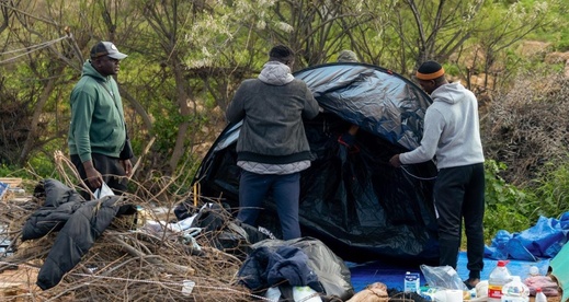 ثمانية من طالبي لجوء بمليلية ينقلون إلى ملقا بعد أسبوع من الاعتصام ثمانية من طالبي لجوء بمليلية ينقلون إلى ملقا بعد أسبوع من الاعتصام