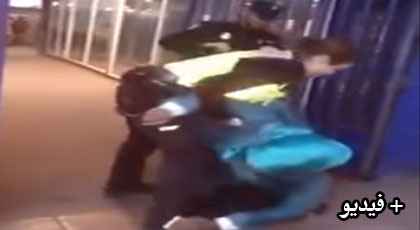 بالفيديو.. شرطية إسبانية تطرد سيدة بشكل مستفز بمعبر بني نصار بالفيديو.. شرطية إسبانية تطرد سيدة بشكل مستفز بمعبر بني نصار