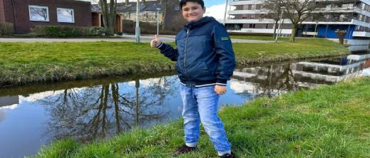 طفل مغربي ينقذ فتاة من موت محقق في هولندا طفل مغربي ينقذ فتاة من موت محقق في هولندا